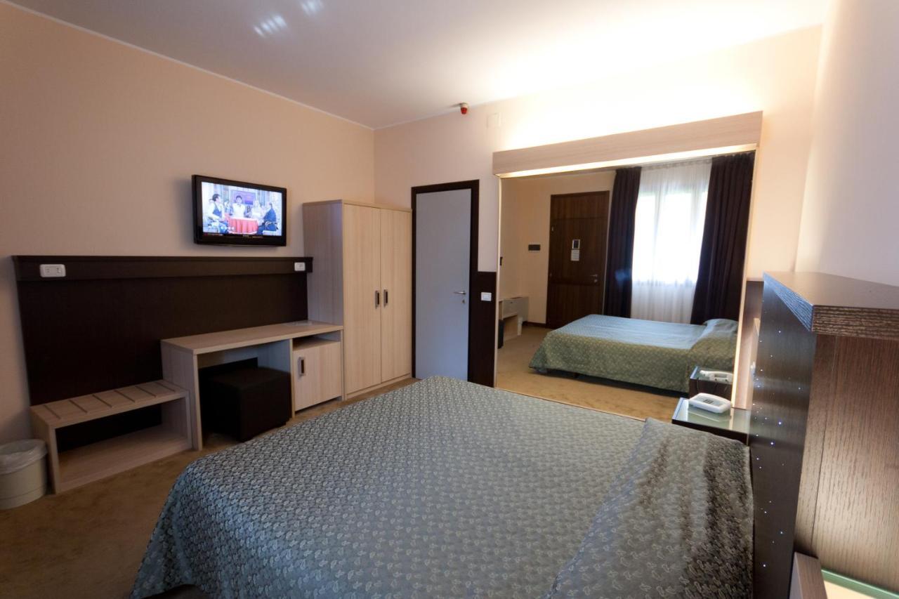 Hotel Campana レッジョ・エミリア エクステリア 写真